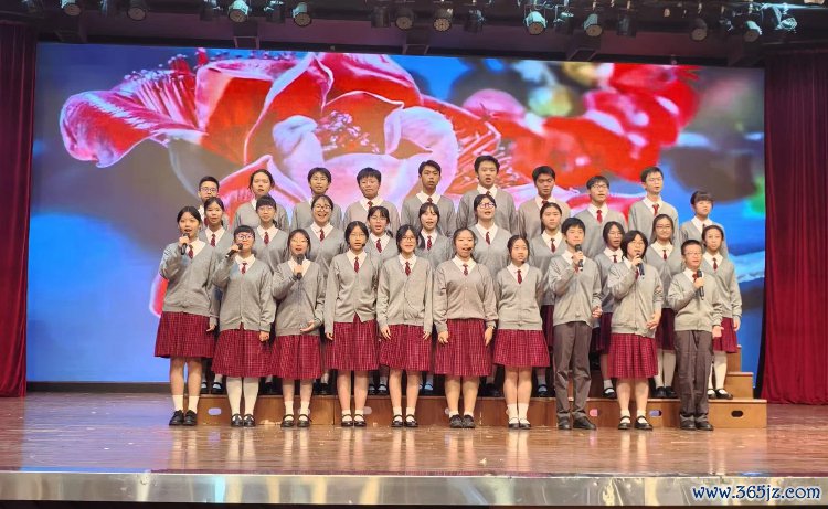 图为镜平学校齐唱《绽开》。主理方供图